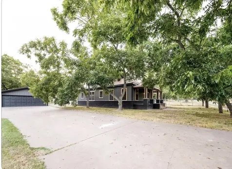 621 N 4th Street Crockett TX 75835