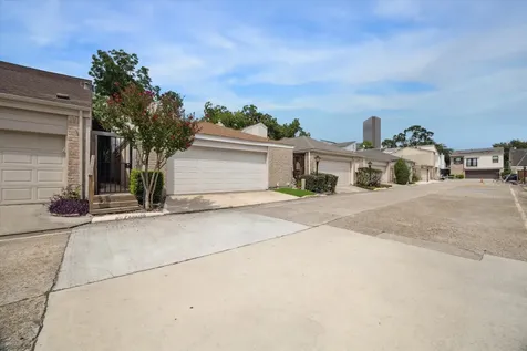 1829 Bering Drive 6 Houston TX 77057
