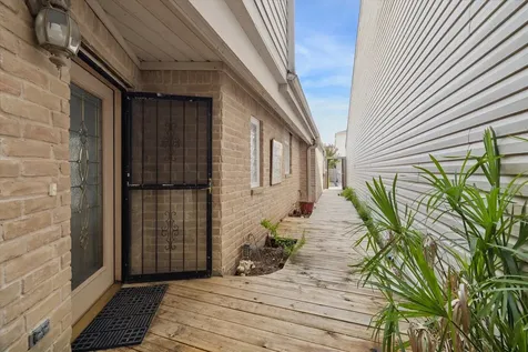 1829 Bering Drive 6 Houston TX 77057