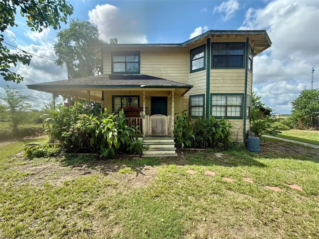 755 County Road 407 Markham TX 77456