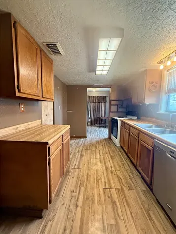 755 County Road 407 Markham TX 77456