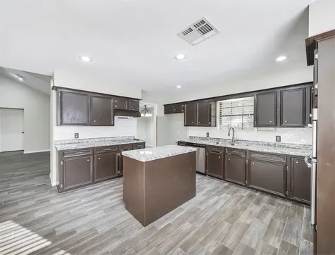 2304 Colleen Drive Pearland TX 77581
