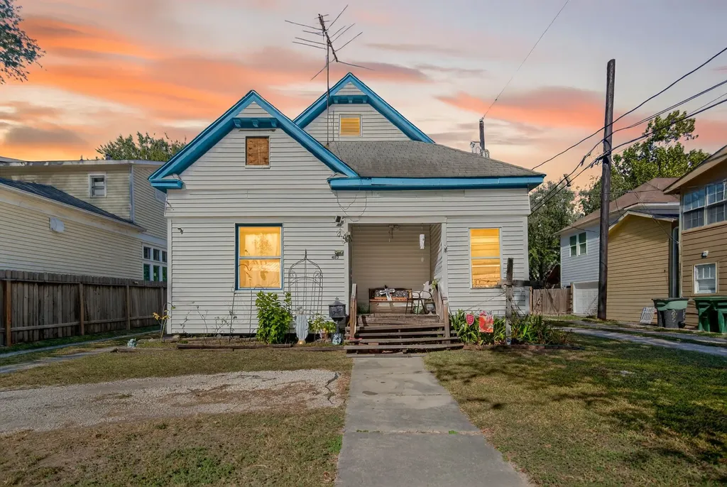403 E 8th Street Houston TX 77007