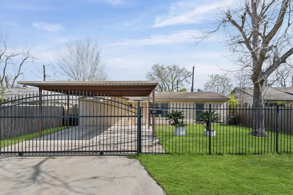 5231 Lyndhurst Drive Houston TX 77033