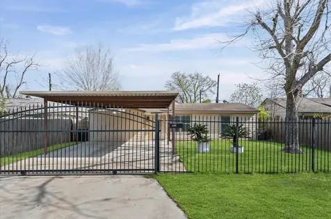 5231 Lyndhurst Drive Houston TX 77033