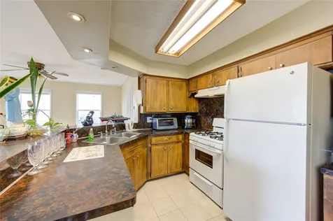 138 Tarpon Street Bayou Vista TX 77563