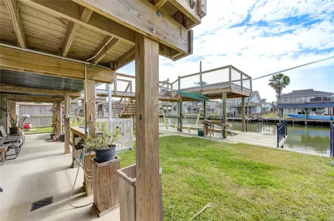 138 Tarpon Street Bayou Vista TX 77563