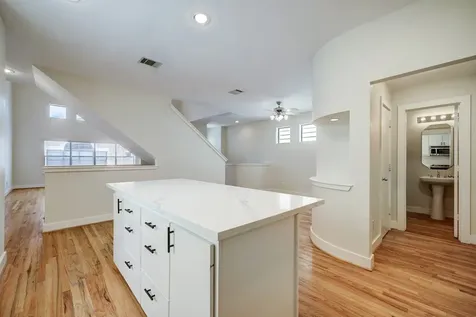2705 Rutland Street B Houston TX 77008