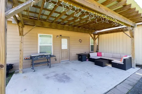 2061 Lepper Street Alvin TX 77511