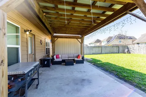2061 Lepper Street Alvin TX 77511