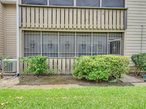5005 Georgi Lane 194 Houston TX 77092
