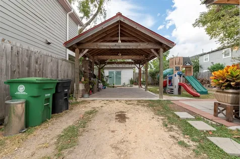 121 E 32nd Street Houston TX 77018