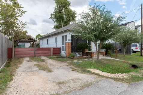 121 E 32nd Street Houston TX 77018