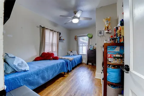 121 E 32nd Street Houston TX 77018