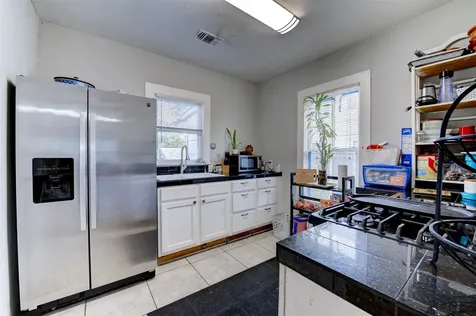 121 E 32nd Street Houston TX 77018