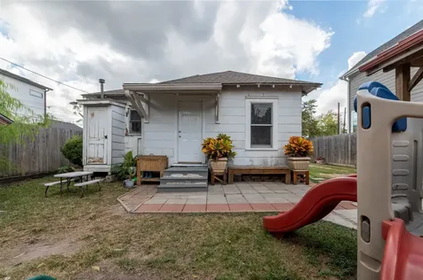 121 E 32nd Street Houston TX 77018