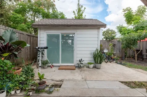 121 E 32nd Street Houston TX 77018