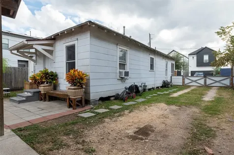 121 E 32nd Street Houston TX 77018