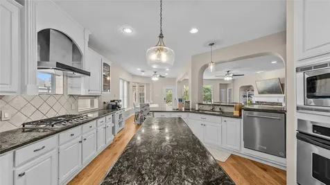 6006 E Brook Court Sugar Land TX 77479