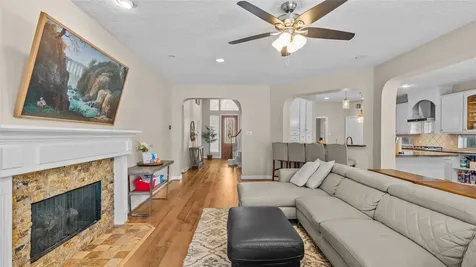 6006 E Brook Court Sugar Land TX 77479