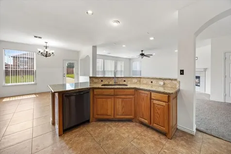 7704 Labrador Drive Arlington TX 76002
