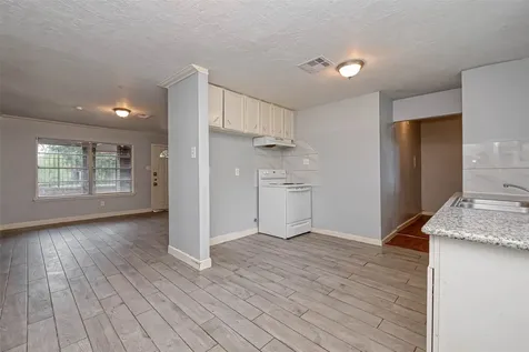 5431 Willow Glen Drive Houston TX 77033