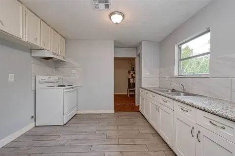 5431 Willow Glen Drive Houston TX 77033