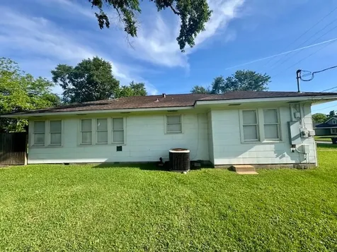 913 Fowlkes Street Sealy TX 77474