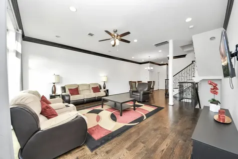 146 Carson Court Houston TX 77004