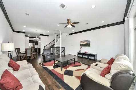 146 Carson Court Houston TX 77004