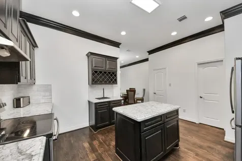 146 Carson Court Houston TX 77004