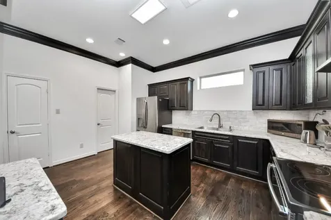 146 Carson Court Houston TX 77004
