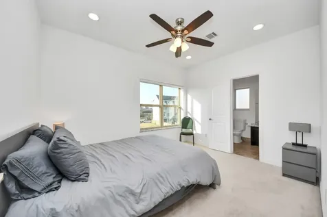146 Carson Court Houston TX 77004