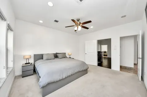 146 Carson Court Houston TX 77004