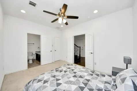 146 Carson Court Houston TX 77004