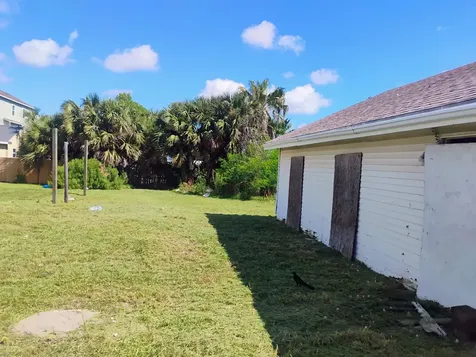5928 Avenue T 1/2 Galveston TX 77551