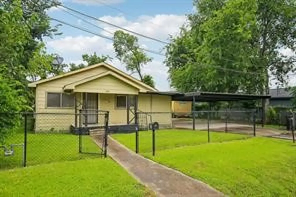 421 Clearwater Street Houston TX 77029