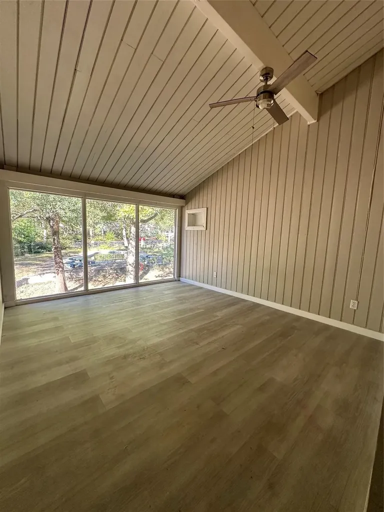 13 Lakeway Conroe TX 77304