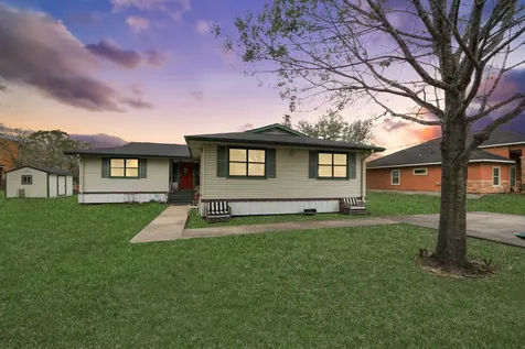 3518 Kansas Fresno TX 77545