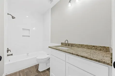 512 Sandy Oaks Drive Huntsville TX 77340