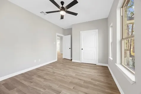 512 Sandy Oaks Drive Huntsville TX 77340