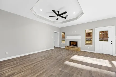 512 Sandy Oaks Drive Huntsville TX 77340