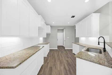 512 Sandy Oaks Drive Huntsville TX 77340
