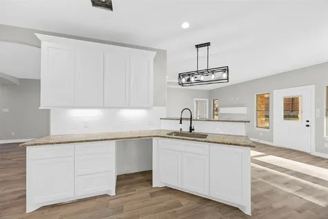 512 Sandy Oaks Drive Huntsville TX 77340