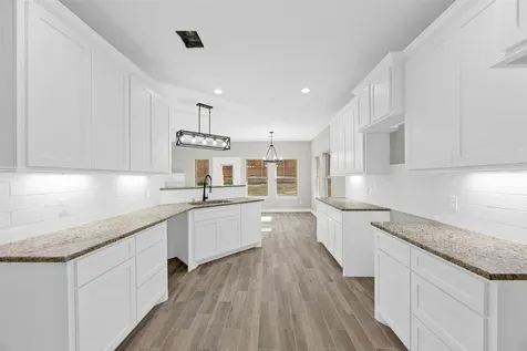 512 Sandy Oaks Drive Huntsville TX 77340