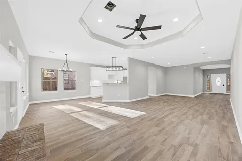 512 Sandy Oaks Drive Huntsville TX 77340