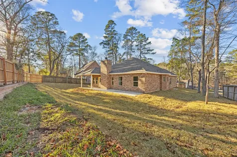 512 Sandy Oaks Drive Huntsville TX 77340