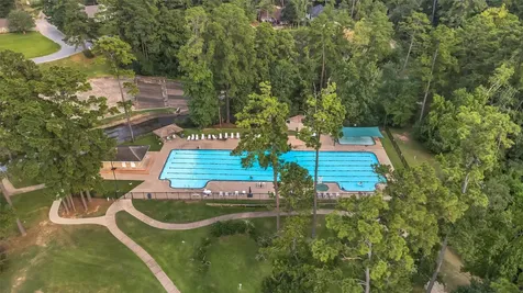 512 Sandy Oaks Drive Huntsville TX 77340