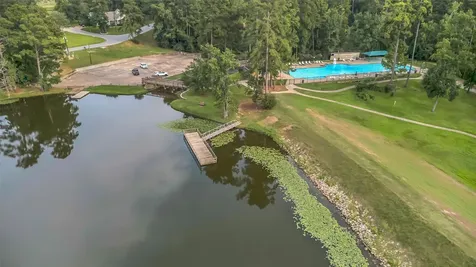 512 Sandy Oaks Drive Huntsville TX 77340
