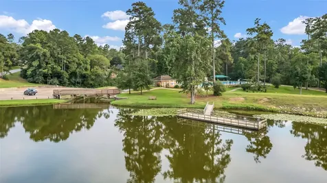 512 Sandy Oaks Drive Huntsville TX 77340
